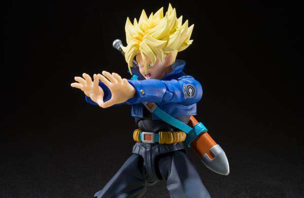 Figurine Dragon Ball Z Super Saiyan Trunks The Boy From The Future S.H.Figuarts avec sa veste Capsule Corp et son épée