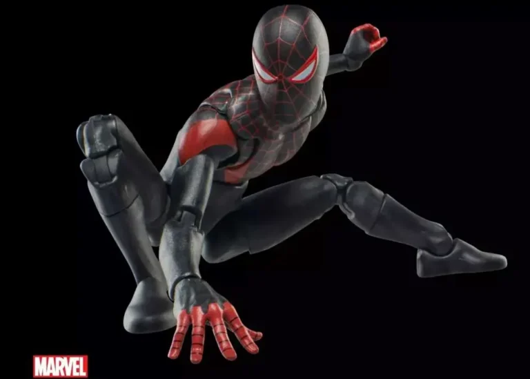Figurine Marvel Legends Mini Comics Ultimate Miles Morales Spider-Man de Hasbro avec costume noir et rouge