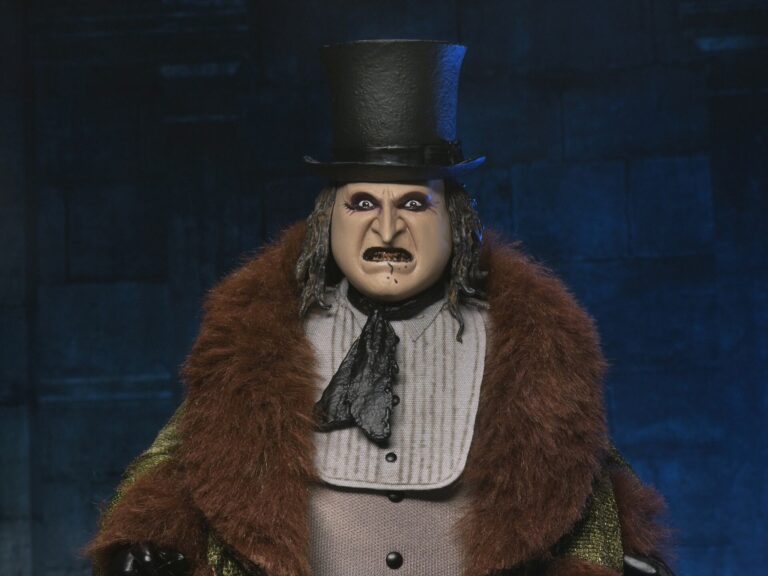 Figurine Batman Returns The Penguin Clothed NECA de 20 cm représentant le Pingouin incarné par Danny DeVito