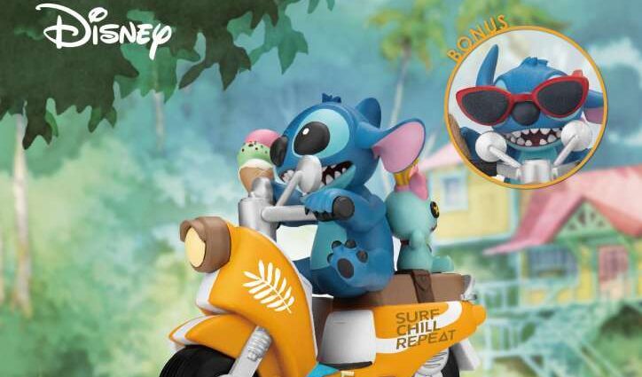 Disney Stitch D-Stage Beast Kingdom avec Stitch sur un scooter accompagné de Scrump et d’une planche de surf
